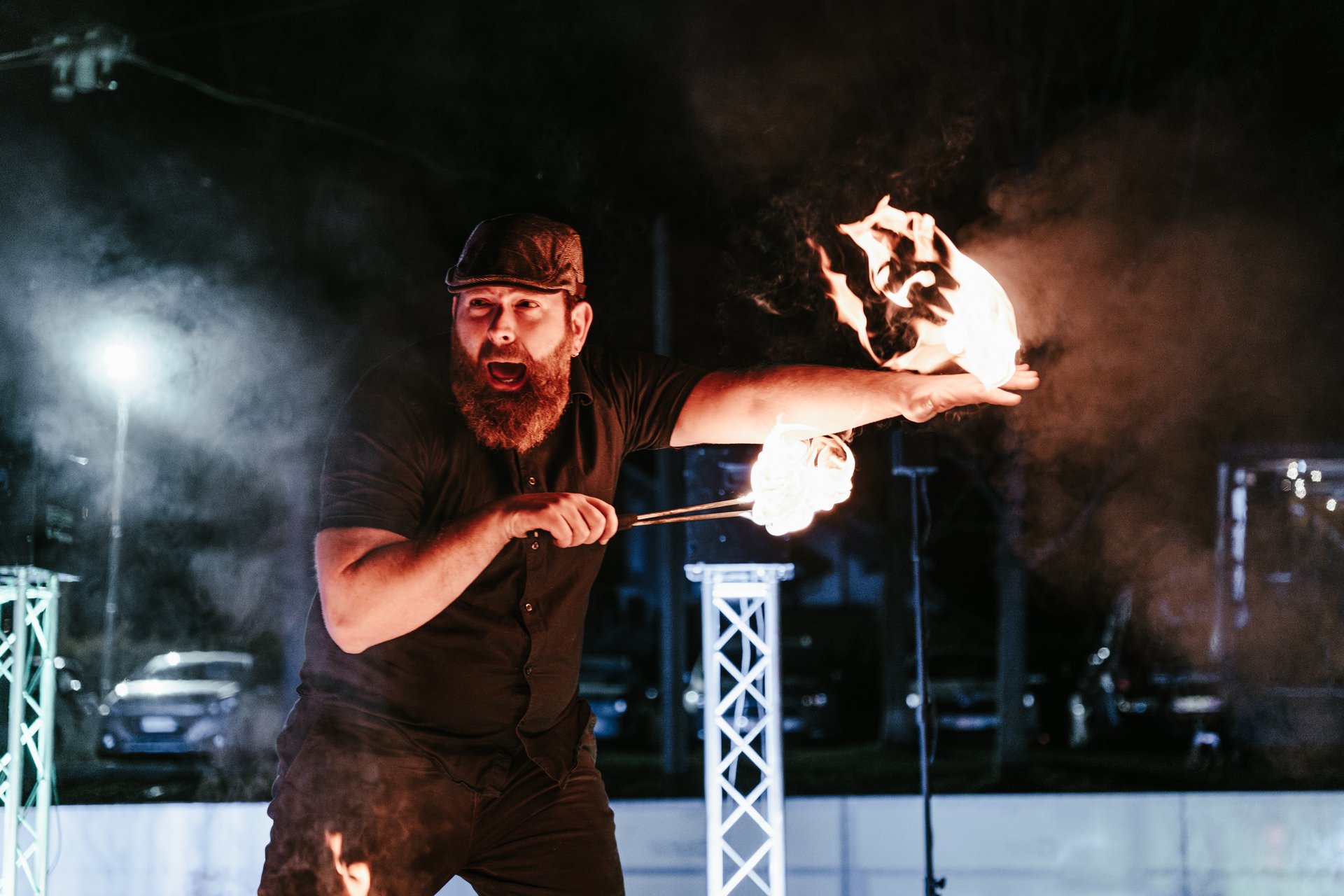 Feuershow auf großer Bühne